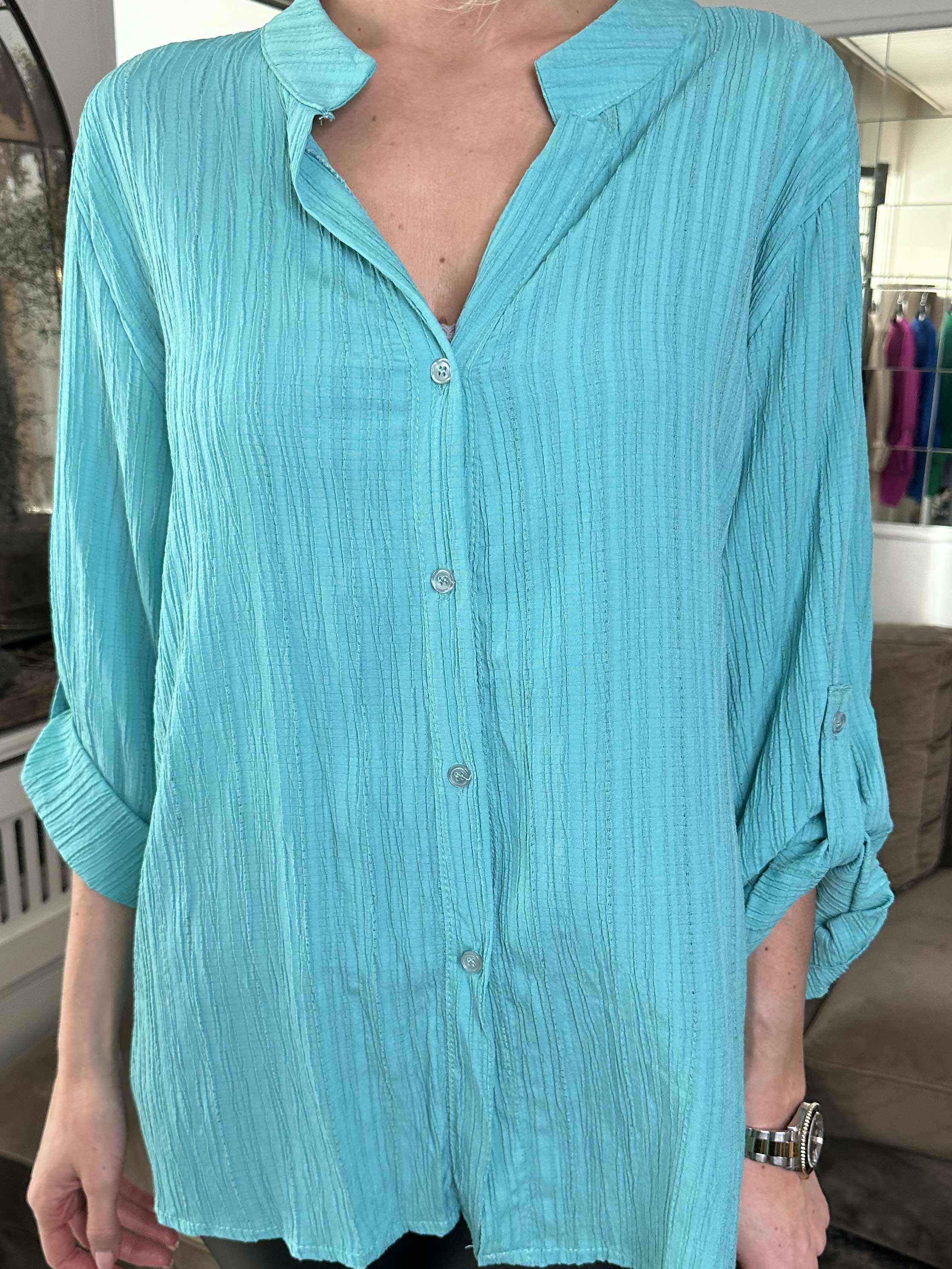 Karah - Ensfarvet skjorte i crepet look